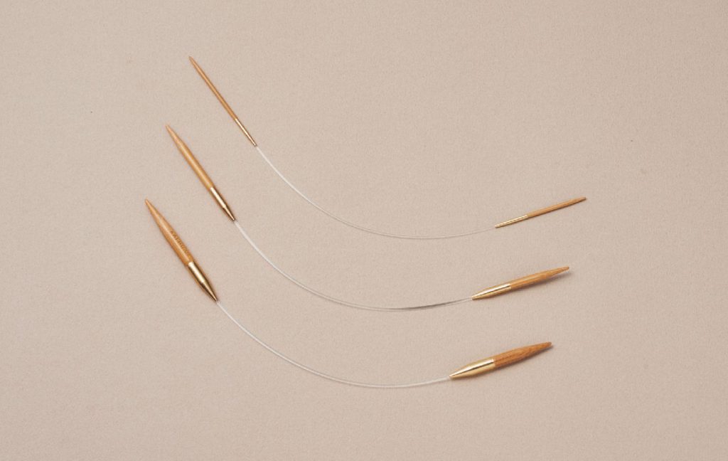 Asymmetric circular needles 23cm