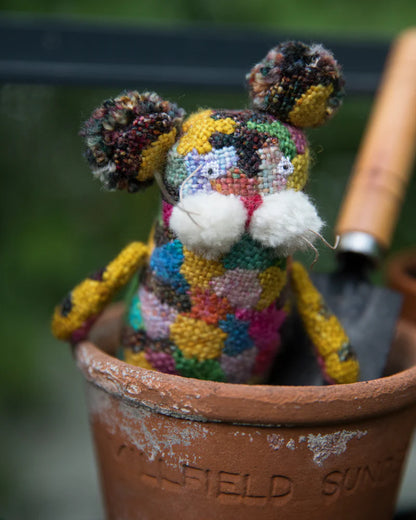 Tiny friends: a guide to mosaic embroidery